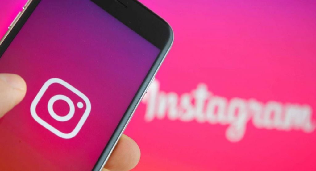 Instagram tests letting more people share links in their Stories